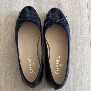 Patent Black Leather Flats with Bow sz. 39